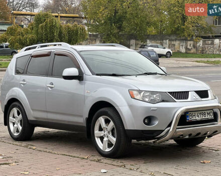 Серый Мицубиси Аутлендер, объемом двигателя 3 л и пробегом 176 тыс. км за 8300 $, фото 1 на Automoto.ua
