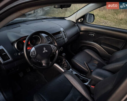 Сірий Міцубісі Аутлендер, об'ємом двигуна 2 л та пробігом 235 тис. км за 8950 $, фото 74 на Automoto.ua