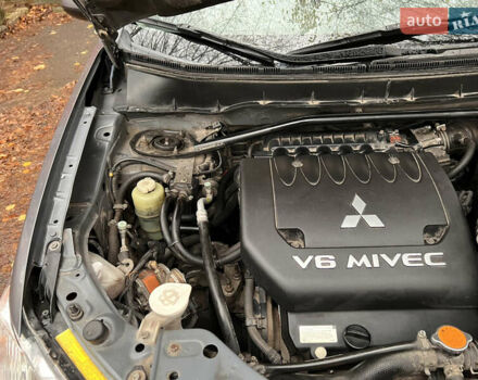 Сірий Міцубісі Аутлендер, об'ємом двигуна 3 л та пробігом 209 тис. км за 9800 $, фото 50 на Automoto.ua