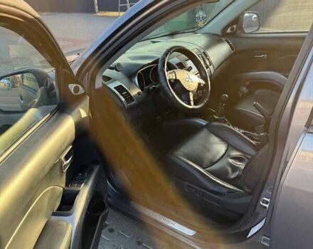 Серый Мицубиси Аутлендер, объемом двигателя 2.18 л и пробегом 287 тыс. км за 10200 $, фото 7 на Automoto.ua