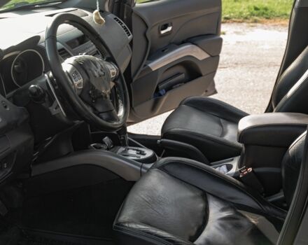 Міцубісі Аутлендер 2008 у Белой Церкве на Automoto.ua Сірий Міцубісі Аутлендер, об'ємом двигуна 2.4 л та пробігом 280 тис. км за 8000 $, фото 7 на Automoto.ua