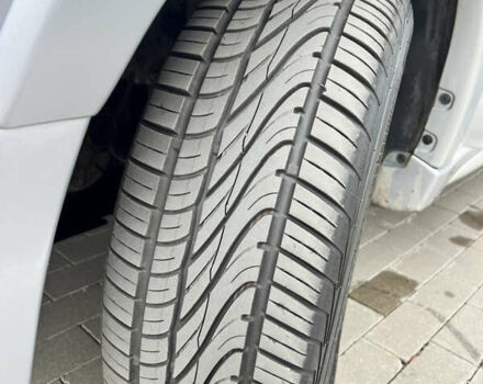 Серый Мицубиси Аутлендер, объемом двигателя 2 л и пробегом 209 тыс. км за 7200 $, фото 26 на Automoto.ua