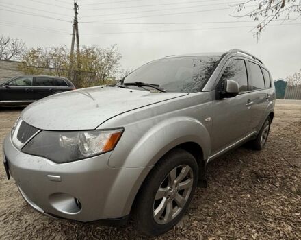 Серый Мицубиси Аутлендер, объемом двигателя 2 л и пробегом 340 тыс. км за 4000 $, фото 1 на Automoto.ua