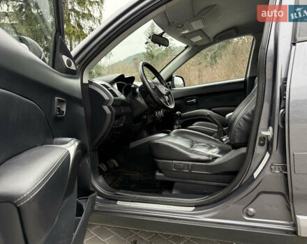 Сірий Міцубісі Аутлендер, об'ємом двигуна 2 л та пробігом 237 тис. км за 8999 $, фото 30 на Automoto.ua