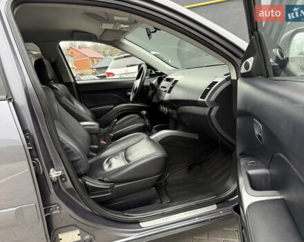 Сірий Міцубісі Аутлендер, об'ємом двигуна 2 л та пробігом 237 тис. км за 8999 $, фото 48 на Automoto.ua