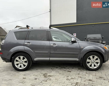 Сірий Міцубісі Аутлендер, об'ємом двигуна 2 л та пробігом 237 тис. км за 8999 $, фото 2 на Automoto.ua