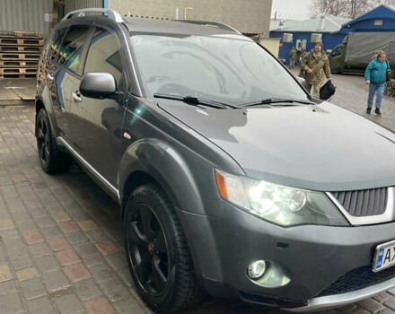 Серый Мицубиси Аутлендер, объемом двигателя 2.01 л и пробегом 345 тыс. км за 8100 $, фото 2 на Automoto.ua