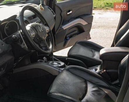 Серый Мицубиси Аутлендер, объемом двигателя 2.4 л и пробегом 280 тыс. км за 8000 $, фото 5 на Automoto.ua