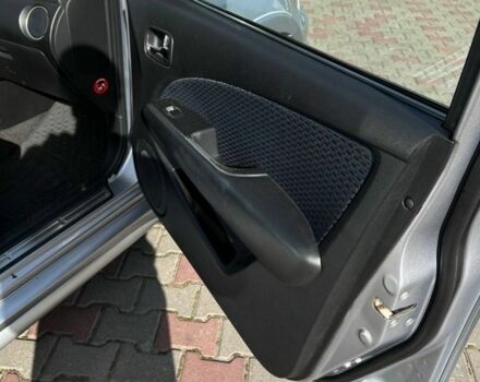 Серый Мицубиси Аутлендер, объемом двигателя 2 л и пробегом 214 тыс. км за 7300 $, фото 6 на Automoto.ua