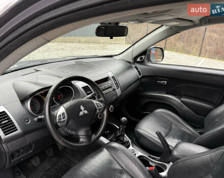 Сірий Міцубісі Аутлендер, об'ємом двигуна 2 л та пробігом 237 тис. км за 8999 $, фото 31 на Automoto.ua