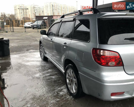 Серый Мицубиси Аутлендер, объемом двигателя 2 л и пробегом 170 тыс. км за 6950 $, фото 3 на Automoto.ua