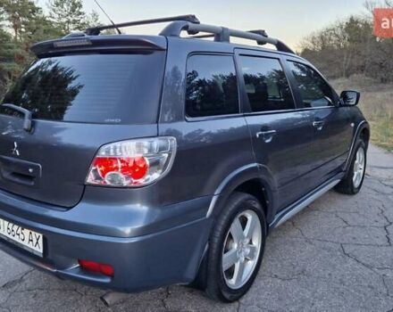 Серый Мицубиси Аутлендер, объемом двигателя 2 л и пробегом 157 тыс. км за 8300 $, фото 3 на Automoto.ua