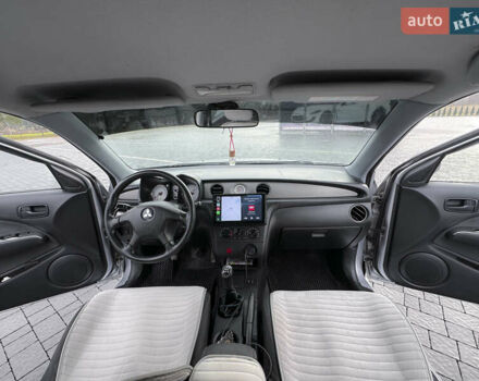 Сірий Міцубісі Аутлендер, об'ємом двигуна 2 л та пробігом 258 тис. км за 5650 $, фото 2 на Automoto.ua