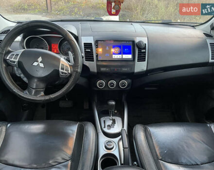 Серый Мицубиси Аутлендер, объемом двигателя 3 л и пробегом 294 тыс. км за 8200 $, фото 8 на Automoto.ua