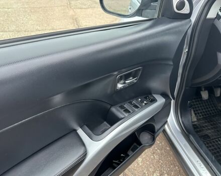 Серый Мицубиси Аутлендер, объемом двигателя 2 л и пробегом 200 тыс. км за 8300 $, фото 14 на Automoto.ua