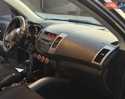 Серый Мицубиси Аутлендер, объемом двигателя 2.4 л и пробегом 210 тыс. км за 8300 $, фото 31 на Automoto.ua