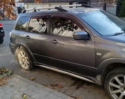 Серый Мицубиси Аутлендер, объемом двигателя 2 л и пробегом 176 тыс. км за 5400 $, фото 2 на Automoto.ua