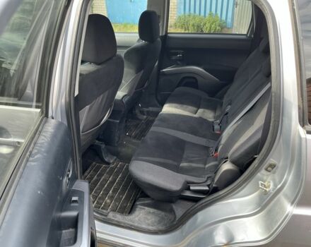 Серый Мицубиси Аутлендер, объемом двигателя 2 л и пробегом 330 тыс. км за 4000 $, фото 5 на Automoto.ua