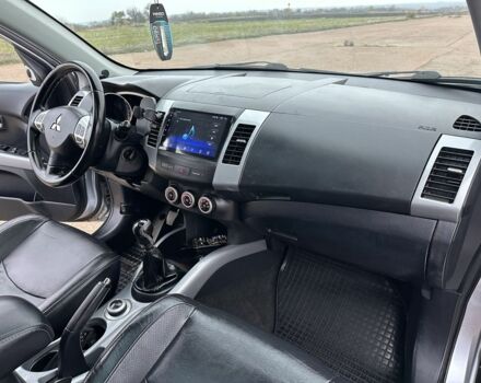 Серый Мицубиси Аутлендер, объемом двигателя 2 л и пробегом 200 тыс. км за 8300 $, фото 21 на Automoto.ua