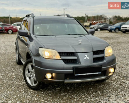 Серый Мицубиси Аутлендер, объемом двигателя 2 л и пробегом 199 тыс. км за 5999 $, фото 1 на Automoto.ua