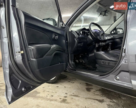 Сірий Міцубісі Аутлендер, об'ємом двигуна 2 л та пробігом 235 тис. км за 8950 $, фото 28 на Automoto.ua