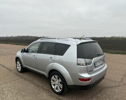 Серый Мицубиси Аутлендер, объемом двигателя 2 л и пробегом 200 тыс. км за 8300 $, фото 4 на Automoto.ua