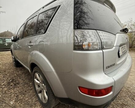 Серый Мицубиси Аутлендер, объемом двигателя 2 л и пробегом 340 тыс. км за 4000 $, фото 3 на Automoto.ua