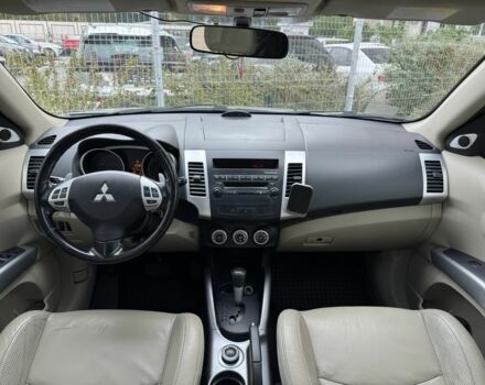 Серый Мицубиси Аутлендер, объемом двигателя 3 л и пробегом 175 тыс. км за 8500 $, фото 21 на Automoto.ua