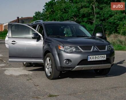 Серый Мицубиси Аутлендер, объемом двигателя 2.4 л и пробегом 280 тыс. км за 8000 $, фото 3 на Automoto.ua