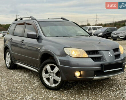 Серый Мицубиси Аутлендер, объемом двигателя 2 л и пробегом 199 тыс. км за 5999 $, фото 2 на Automoto.ua