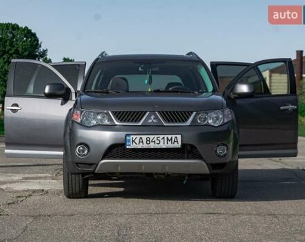 Серый Мицубиси Аутлендер, объемом двигателя 2.4 л и пробегом 280 тыс. км за 8000 $, фото 2 на Automoto.ua