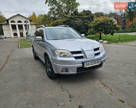 Серый Мицубиси Аутлендер, объемом двигателя 2.38 л и пробегом 200 тыс. км за 5600 $, фото 9 на Automoto.ua
