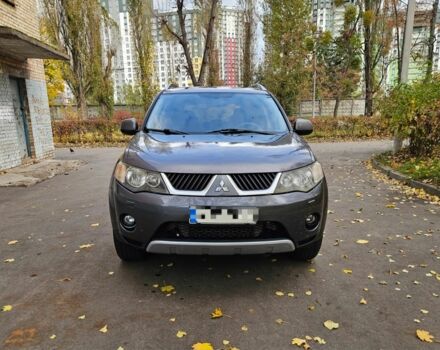 Серый Мицубиси Аутлендер, объемом двигателя 2 л и пробегом 400 тыс. км за 4700 $, фото 2 на Automoto.ua