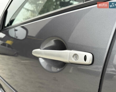 Сірий Міцубісі Аутлендер, об'ємом двигуна 2 л та пробігом 237 тис. км за 8999 $, фото 28 на Automoto.ua