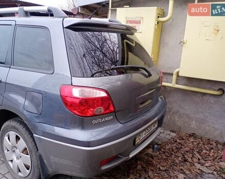 Серый Мицубиси Аутлендер, объемом двигателя 2 л и пробегом 300 тыс. км за 6000 $, фото 4 на Automoto.ua