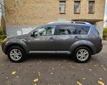 Серый Мицубиси Аутлендер, объемом двигателя 2 л и пробегом 400 тыс. км за 4700 $, фото 3 на Automoto.ua