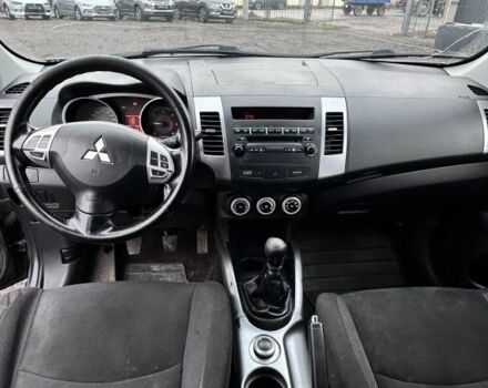 Серый Мицубиси Аутлендер, объемом двигателя 2 л и пробегом 339 тыс. км за 4949 $, фото 5 на Automoto.ua