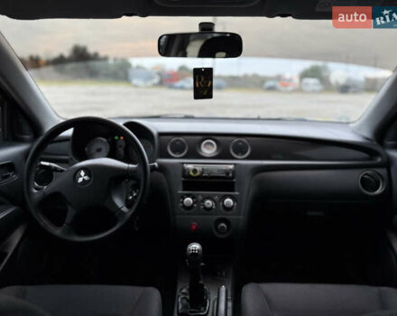 Серый Мицубиси Аутлендер, объемом двигателя 2 л и пробегом 199 тыс. км за 5999 $, фото 18 на Automoto.ua