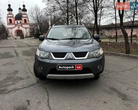 Серый Мицубиси Аутлендер, объемом двигателя 2.4 л и пробегом 237 тыс. км за 8490 $, фото 1 на Automoto.ua