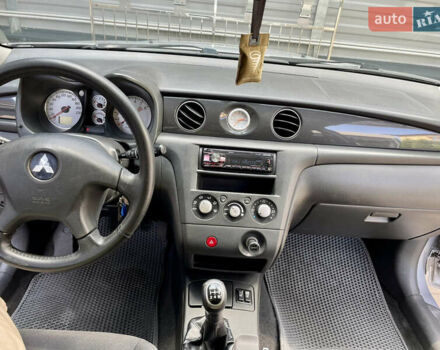 Сірий Міцубісі Аутлендер, об'ємом двигуна 2 л та пробігом 130 тис. км за 8500 $, фото 17 на Automoto.ua