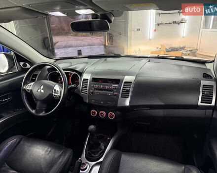 Сірий Міцубісі Аутлендер, об'ємом двигуна 2 л та пробігом 235 тис. км за 8950 $, фото 43 на Automoto.ua