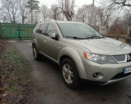 Серый Мицубиси Аутлендер, объемом двигателя 2 л и пробегом 300 тыс. км за 4800 $, фото 4 на Automoto.ua