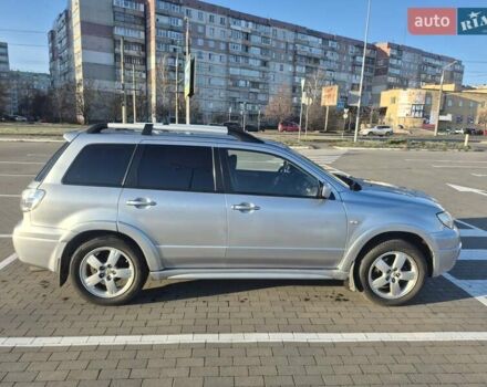 Сірий Міцубісі Аутлендер, об'ємом двигуна 2 л та пробігом 247 тис. км за 5600 $, фото 4 на Automoto.ua