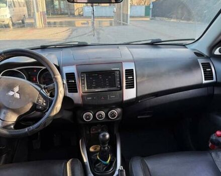 Серый Мицубиси Аутлендер, объемом двигателя 2.18 л и пробегом 287 тыс. км за 10200 $, фото 9 на Automoto.ua