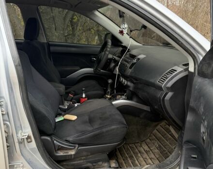 Серый Мицубиси Аутлендер, объемом двигателя 2 л и пробегом 340 тыс. км за 4000 $, фото 6 на Automoto.ua