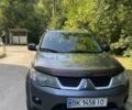 Серый Мицубиси Аутлендер, объемом двигателя 2 л и пробегом 225 тыс. км за 8300 $, фото 1 на Automoto.ua