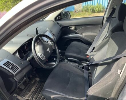 Серый Мицубиси Аутлендер, объемом двигателя 2 л и пробегом 330 тыс. км за 4000 $, фото 4 на Automoto.ua