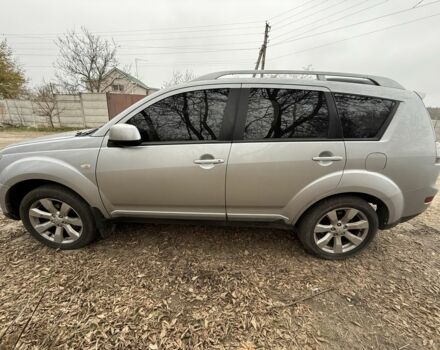 Серый Мицубиси Аутлендер, объемом двигателя 2 л и пробегом 340 тыс. км за 4000 $, фото 2 на Automoto.ua