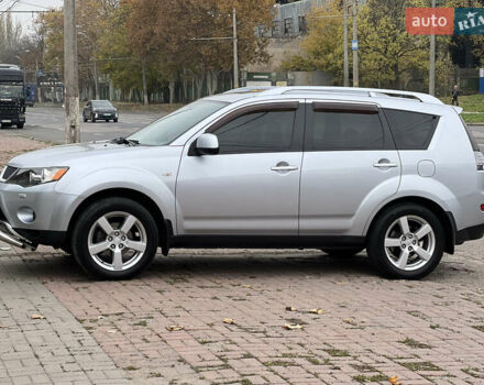 Серый Мицубиси Аутлендер, объемом двигателя 3 л и пробегом 176 тыс. км за 8300 $, фото 2 на Automoto.ua