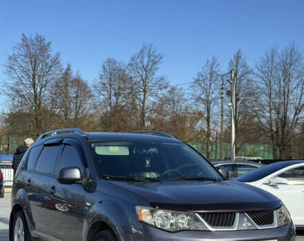 Серый Мицубиси Аутлендер, объемом двигателя 2.36 л и пробегом 215 тыс. км за 8000 $, фото 2 на Automoto.ua